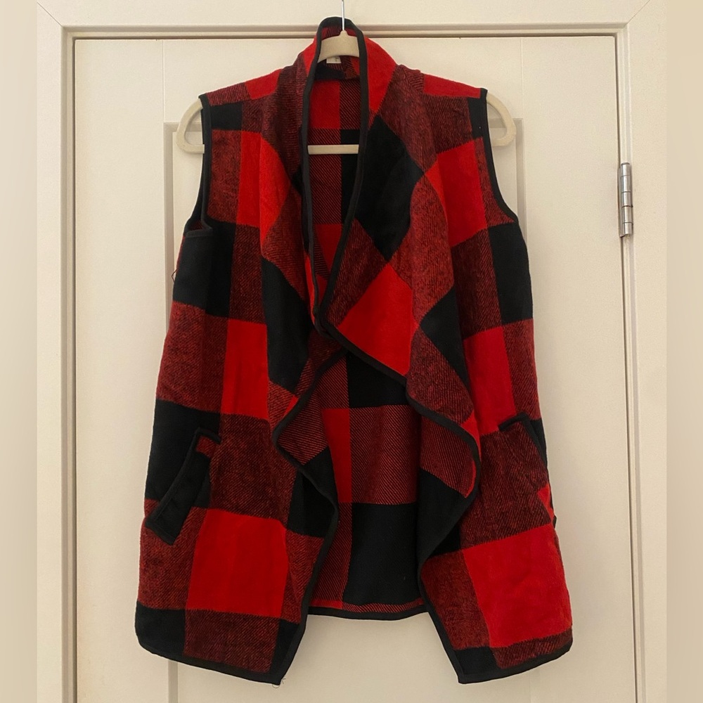 Open front vest black and red plaid